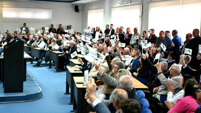 Foto: U Tuzli predstavljeno 250 novih članova SBiH, među njima i vijećnici koji su  isključeni iz DF-a
