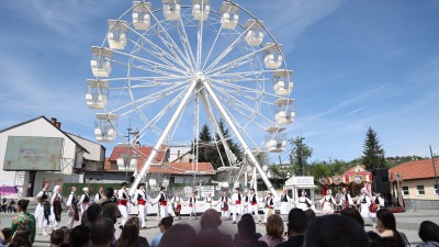 Video/Foto: U okviru manifestacije ‘Proljeće u Tuzli’ na Trgu slobode svečano obilježen Uskrs