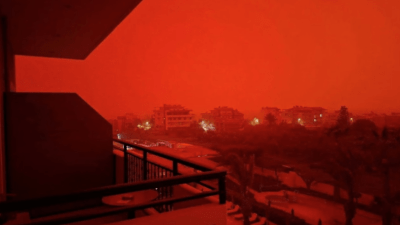 Video/Apokaliptične scene: Pijesak iz Sahare obojio nebo u narandžasto, oluja poharala Grčku