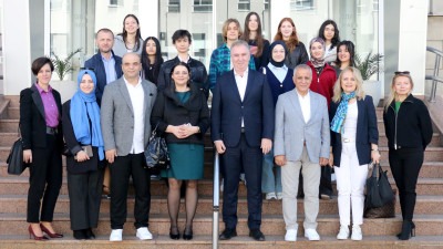 Foto: Učenici iz Istanbula i Gimnazije „Ismet Mujezinović“ posjetili Gradsku upravu Tuzle