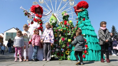 Vide/Foto: ‘Proljeće u Tuzli’– radost i zabava za sve generacije na Trgu slobode