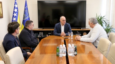 Foto: Lugavić primio veterane RK Sloboda – najavljen međunarodni turnir u Tuzli