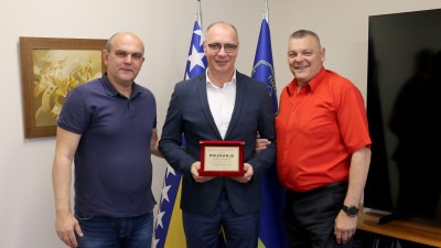 Foto: Gradonačelnik Tuzle primio organizatore 12. međunarodnog memorijalnog turnira „Srđan Aleksić“