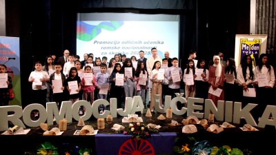 Foto: Promocijom odličnih učenika obilježen Dana Roma u TK