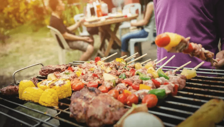 Stavite ovo na roštilj za 1. maj: Meso će biti sočnije, a manje će se lijepiti