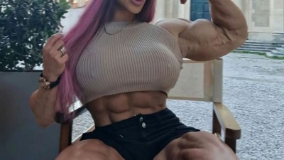 Video/Foto: Natalija je ženski Hulk; Ima veće bicepse od Schwarzeneggera