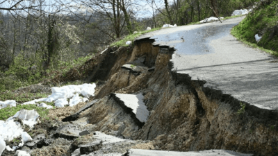 Zatvoren saobraćaj dionice lokalnog puta u Srednjoj Lipnici zbog klizišta