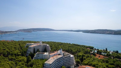Tražite posao na Jadranu? Hotel Medena u Trogiru nudi sezonske poslove za kuhare, konobare, sobarice! Obezbjeđen smještaj i hrana u hotelu, a ovo su plate…