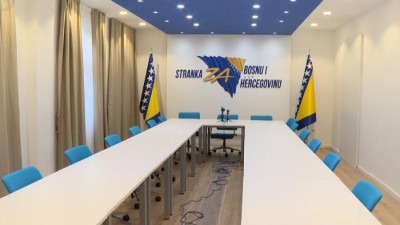 Potvrđeno za TIP: Vijećnici u Gradskom vijeću Tuzla, Ervin Alibegović, Mirel Mišković i Denis Bećirović pristupili Stranci za BiH