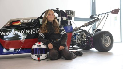 Foto/Spektakl u Živinicama: Dvanaestogodišnja Emely Kuno prvi put predstavlja ‘junior dragster’ u jugoistočnoj Evropi