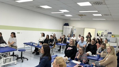 Foto: U Tuzli održana stručna radionica: Pravilno rukovanje bebama temelj zdravog motoričkog razvoja