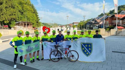 Bužimski biciklisti krenuli ka Tuzli da odaju počast žrtavama masakra na Kapiji