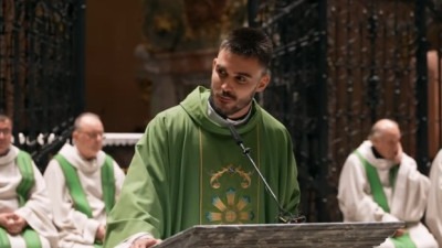 Video: Mladi hrvatski svećenik upozorio katolkinje: ‘Crkva dopušta brak sa muslimanom, ali pod jednim uvjetom’