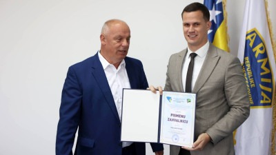 Foto: Uručena priznanja za angažman u organizaciji ovogodišnje centralne manifestacije Dana ARBiH