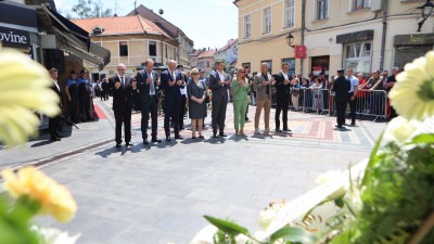 Foto: Vlada TK odala počast stradaloj tuzlanskoj mladosti na Kapiji