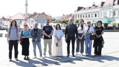 Foto: Kultura sjećanja i dijalog u fokusu susreta gradonačelnika Lugavića i mladih iz Srbije
