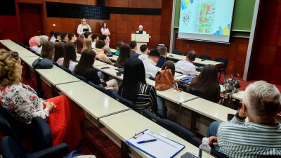 Foto: U Tuzli održana konferencija ‘Osnaživanje mladih za održivu budućnost’