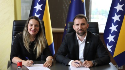 Ministar Delić potpisao ugovore sa sigurnim kućama: Za zaštitu žrtava nasilja osigurano 1,1 milion KM