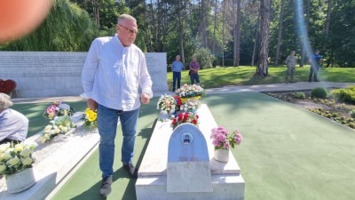 Foto:Tuzla obilježava 31 godinu od zločina na Kapiji – Sve je manje roditelja, sve je više negatora