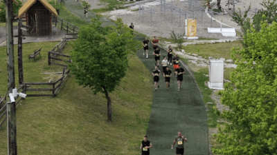 Foto: Staze oko prvog Panonskog jezera u Tuzli dodatno uljepšane postavljanjem umjetne trave