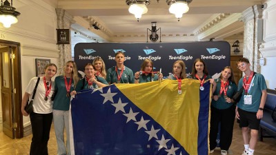 Foto: Bosanskohercegovački učenici vratili se iz Londona sa čak 21 medaljom i tri počasna priznanja!