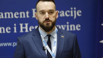 Federalni zastupnik Admir Čavalić ponovo uputio inicijativu da se što prije krene u izgradnju dodatne trake na usponu Stupari–Vitalj na relaciji Tuzla–Sarajevo