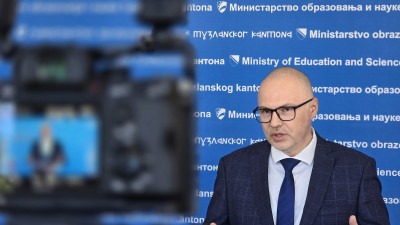 Ministar Omerović: Nastavna godina u Tuzlanskom kantonu završit će u petak intoniranjem himne Bosne i Hercegovine i svečane pjesme škola