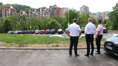 Foto: 170 novih parking mjesta kod UKC-a Tuzla
