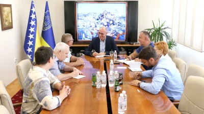 Foto: U Gradskoj upravi predstavljeni prioritetni projekti MZ Batva