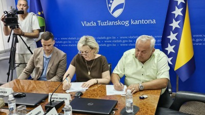 Foto: Nastavljeno potpisivanje ugovora za 3,05 miliona KM podrške Tuzlanskog kantona domovima zdravlja