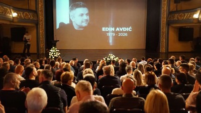 Foto: Održana komemoracija Edinu Avdiću: Oproštaj od novinara i čovjeka izuzetnog karaktera i stručnosti