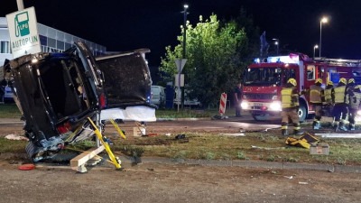 Vozač visio s BMW-a, putnicu izvlačili vatrogasci; Policija objavila detalje