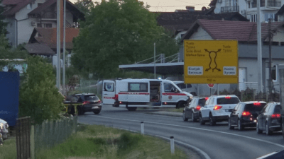 Sudarili se kamion i automobil na Husinu, jedna povrijeđena osoba prevezena u UKC Tuzla