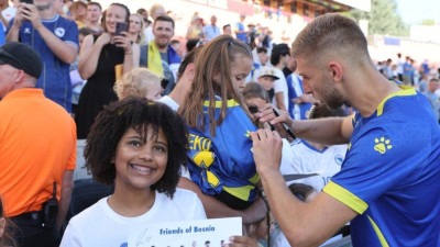 Foto: Barbarez omogućio susret igrača i navijača: Hiljadu ljudi pratilo trening BiH u Salt Lake Cityju