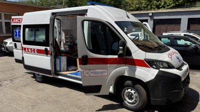 Foto: UKC Tuzla bogatiji za novo savremeno reanimobil – sanitetsko vozilo vrijedno oko 200 000 KM