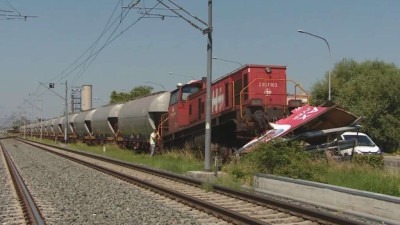 Teretni vlak u Zagrebu izletio s tračnica i udario u jumbo plakat