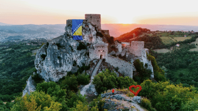Foto: Kulturno blago pretvoreno u turističku priliku; Održana prva “Romantična noć” pod zidinama Starog grada Srebrenika