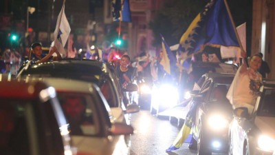 Foto: Slavlje na ulicama bh. gradova nakon pobjede Zmajeva nad Katarom