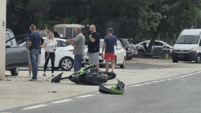 Kod Zadra bez kacige na motoru pretjecao kolonu; Poginuli i on i djevojka