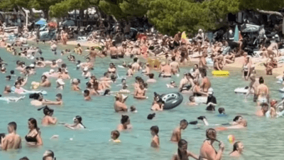 Video: Snimak gužve s plaže u Makarskoj na vrhuncu sezone izazvao brojne reakcije: Odmor ili umor?