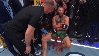 Video: McGregorov povratak se pretvorio u katastrofu; Ozlijedio se kod prvog udarca
