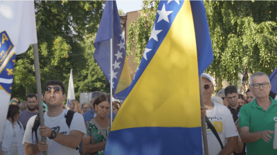 Video: Građani Tuzle dostojanstvenom šetnjom odali počast žrtvama genocida u Srebrenici