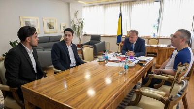 Foto: Premijer Nikšić i ministar Dizdar s predstavnicima Asocijacije 5MFBH iz Pariza; Jačanje veza s bosanskohercegovačkom dijasporom kroz nove projekte 