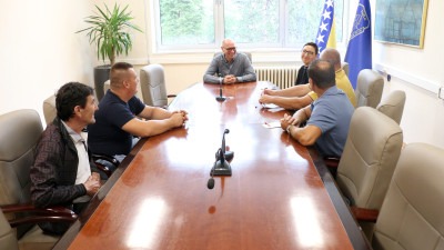 Foto: Gradonačelnik Lugavić ugostio predstavnike mjesnih zajednica Mramor, Dobrnja, Dragunja i Ljepunice