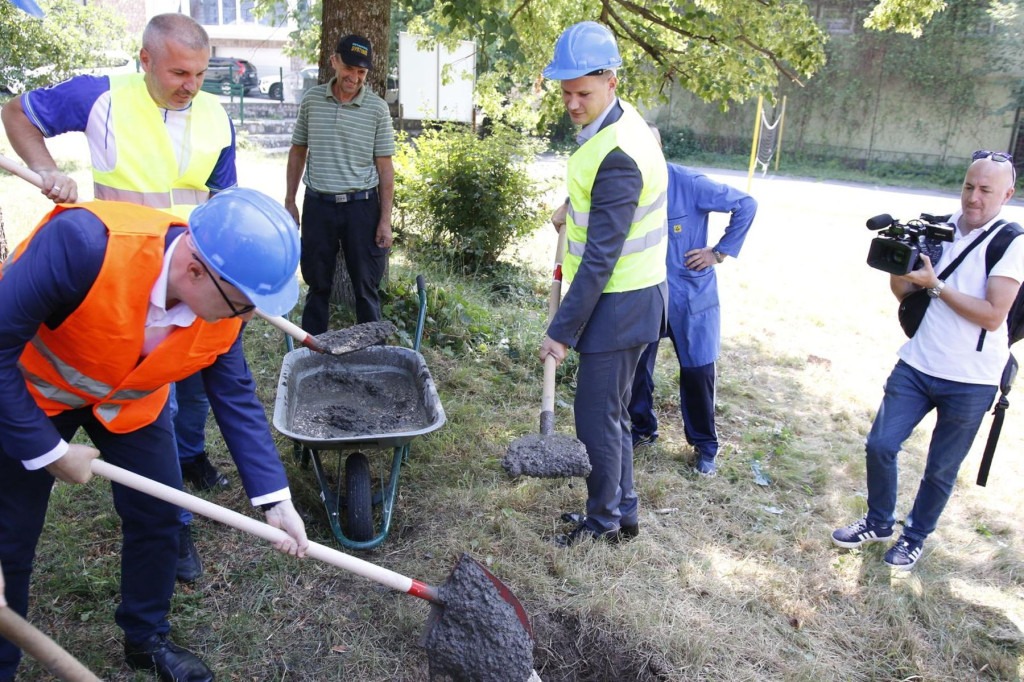 Foto: Položen kamen temeljac za novu fiskulturnu salu u Stuparima