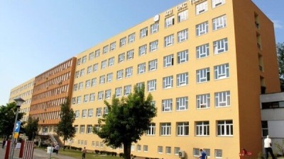 Bilbord pao na ženu u centru Živinica, hospitalizirana je u UKC Tuzla