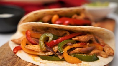 Video: Sočne pileće fajitas gotove za pola sata, a izgledaju kao iz restorana