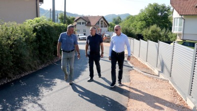 Foto: U Mjesnoj zajednici Solina završen projekat asfaltiranja puta