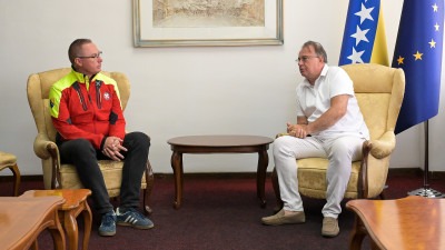 Foto: Premijer Nikšić se susreo s preživjelim planinarom iz ekspedicije na Elbrus i članovima GSS-a Zenice