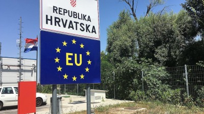 Kolaps na granici Hrvatske i Crne Gore, na prelazak se čeka i do deset sati